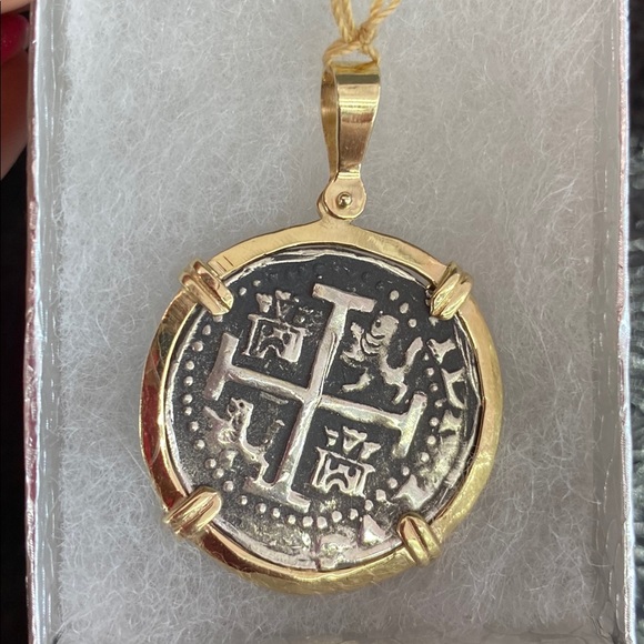 Jewelry - Atocha shipwreck Coin Pendant in 14Kt gold bezel